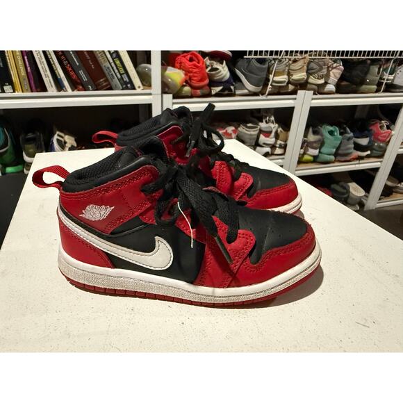 Nike Air Jordan 1 Mid Toddler Size 10c Gym Red Black White DQ8425-061 - Picture 1 of 8
